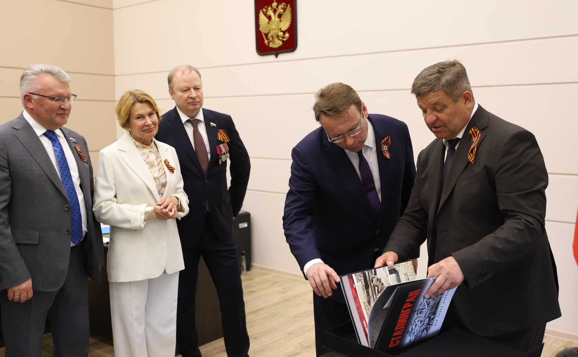 В целях увековечивания памяти участников Великой Отечественной войны, ушедших на фронт из Свердловской области, принимавших участие в Сталинградской битве, на Мамаевом кургане состоялась церемония открытия памятного знака