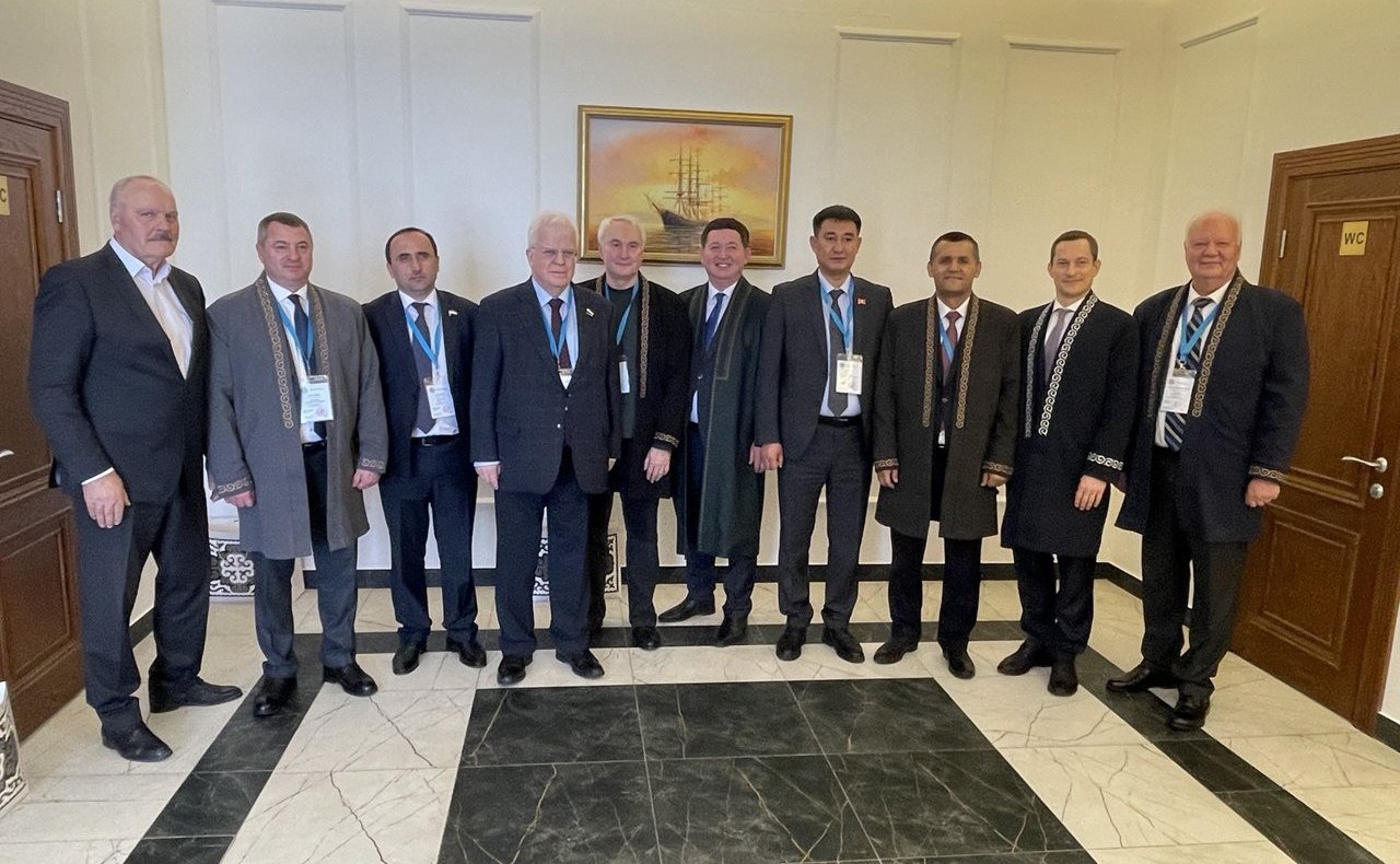 Делегация сенаторов приняла участие в наблюдении за проведением референдума по принятию новой Конституции Казахстана