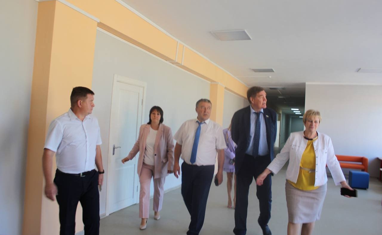 Александр Савин посетил общеобразовательную школу в с. Трубино после завершения в ней капитального ремонта