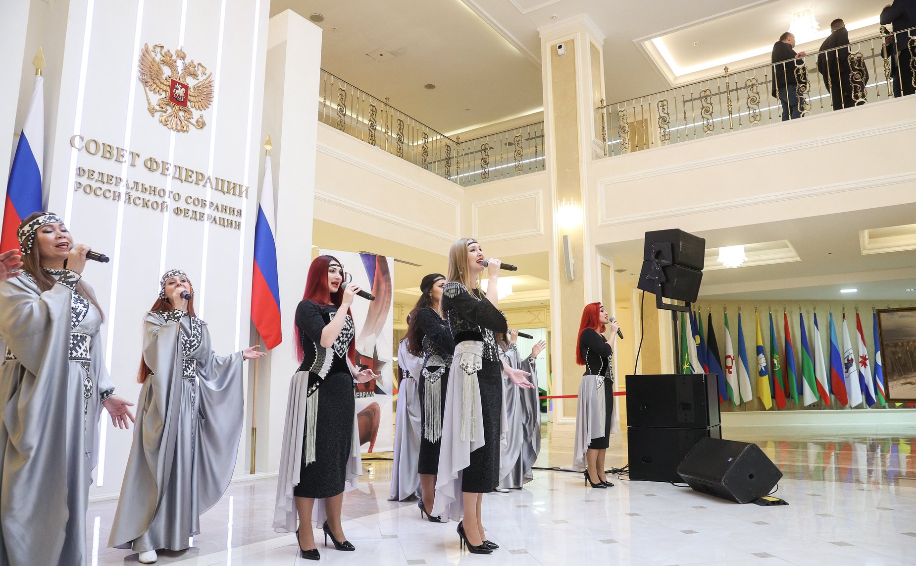 Валентина Матвиенко и Дмитрий Артюхов осмотрели выставку, посвященную истории и перспективным направлениям развития Ямало-Ненецкого автономного округа