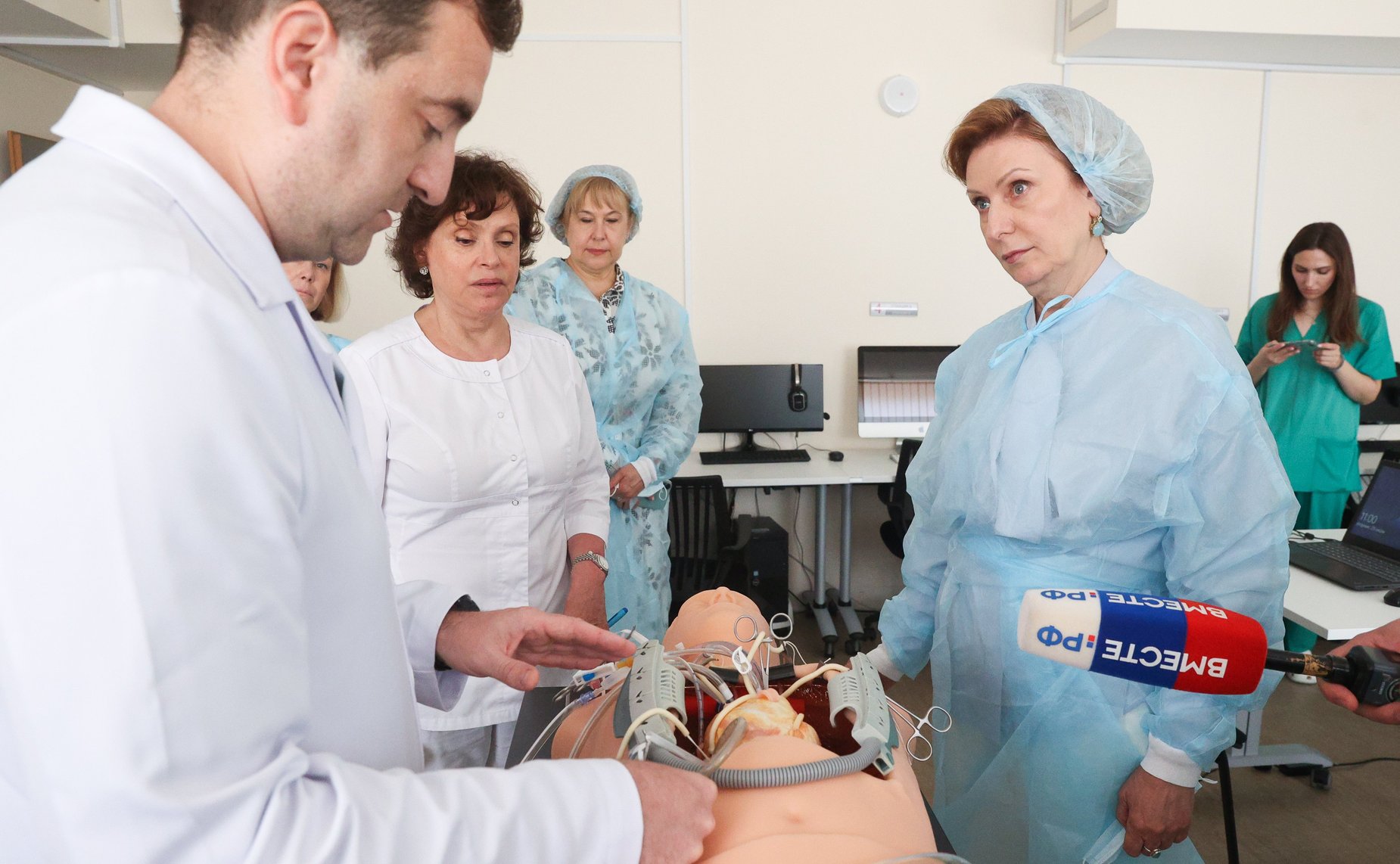 Заместитель Председателя Совета Федерации Инна Святенко посетила отделения ФГБУ «НМИЦ ССХ им. А.Н. Бакулева» Минздрава России