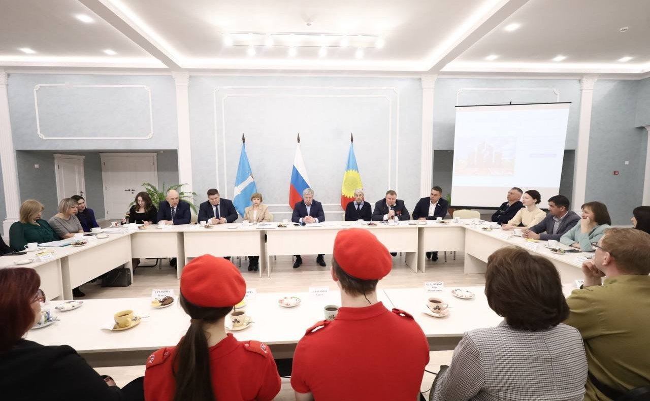 Айрат Гибатдинов встретился с предпринимателями, педагогическими коллективами, проверил ход строительства физкультурно-оздоровительного комплекса в ходе поездки в регион