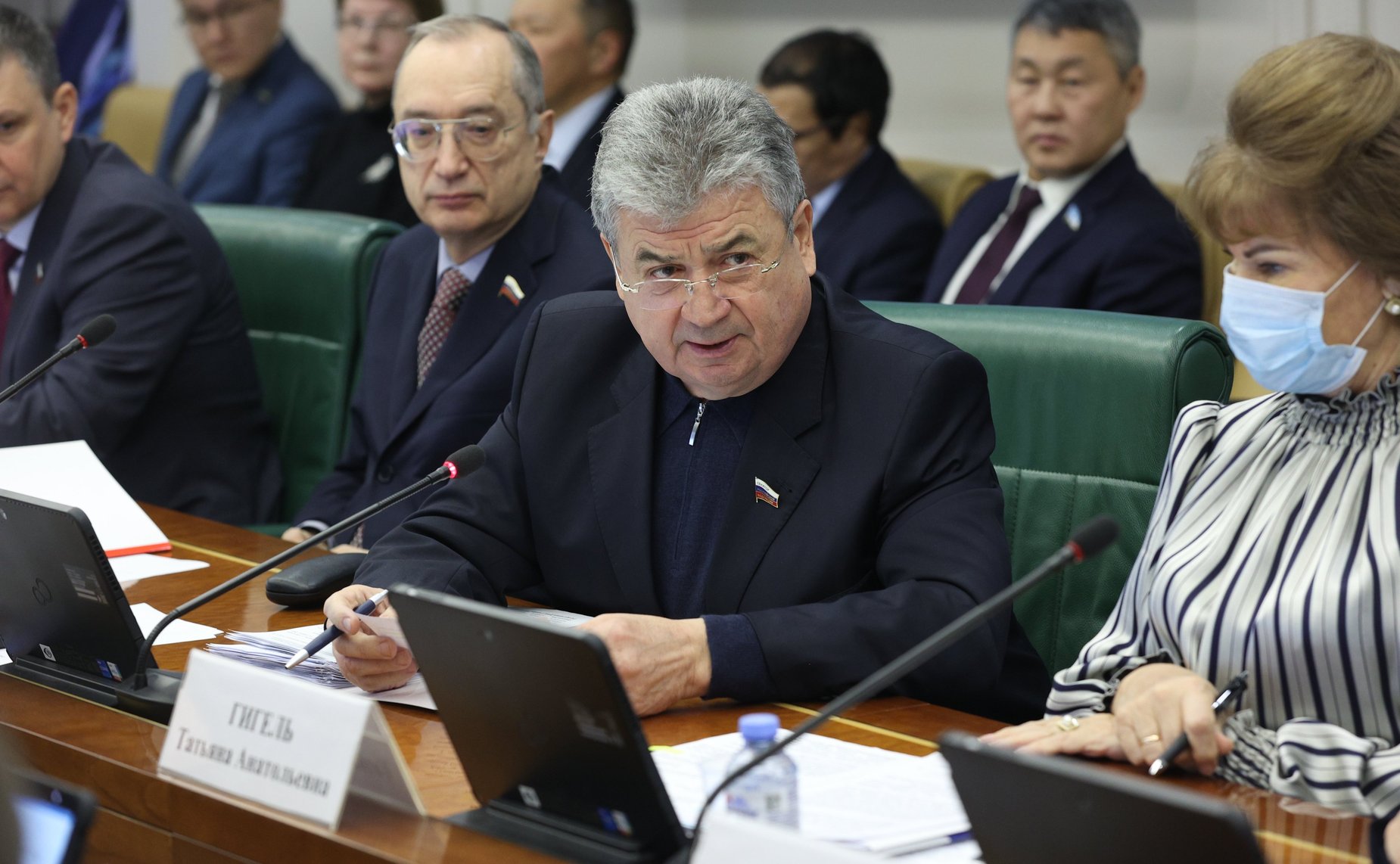 Геннадий Емельянов