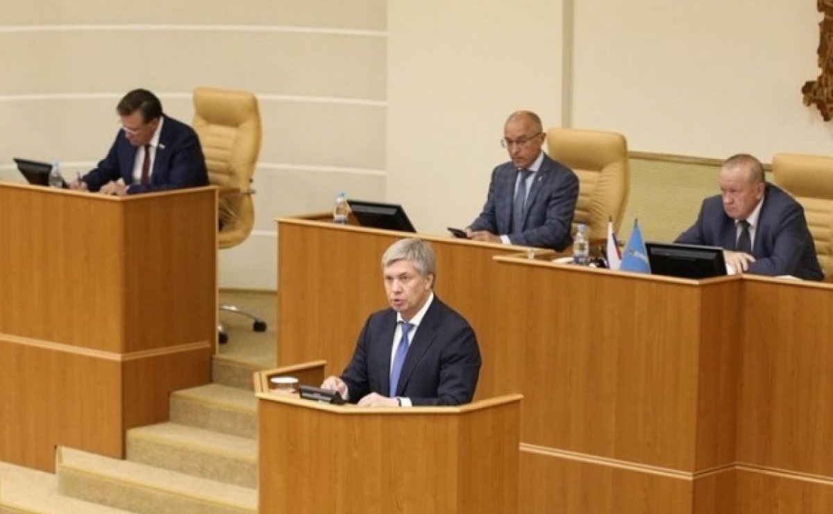 Сергей Рябухин в ходе своей поездки в регион принял участие в заседании областного парламента