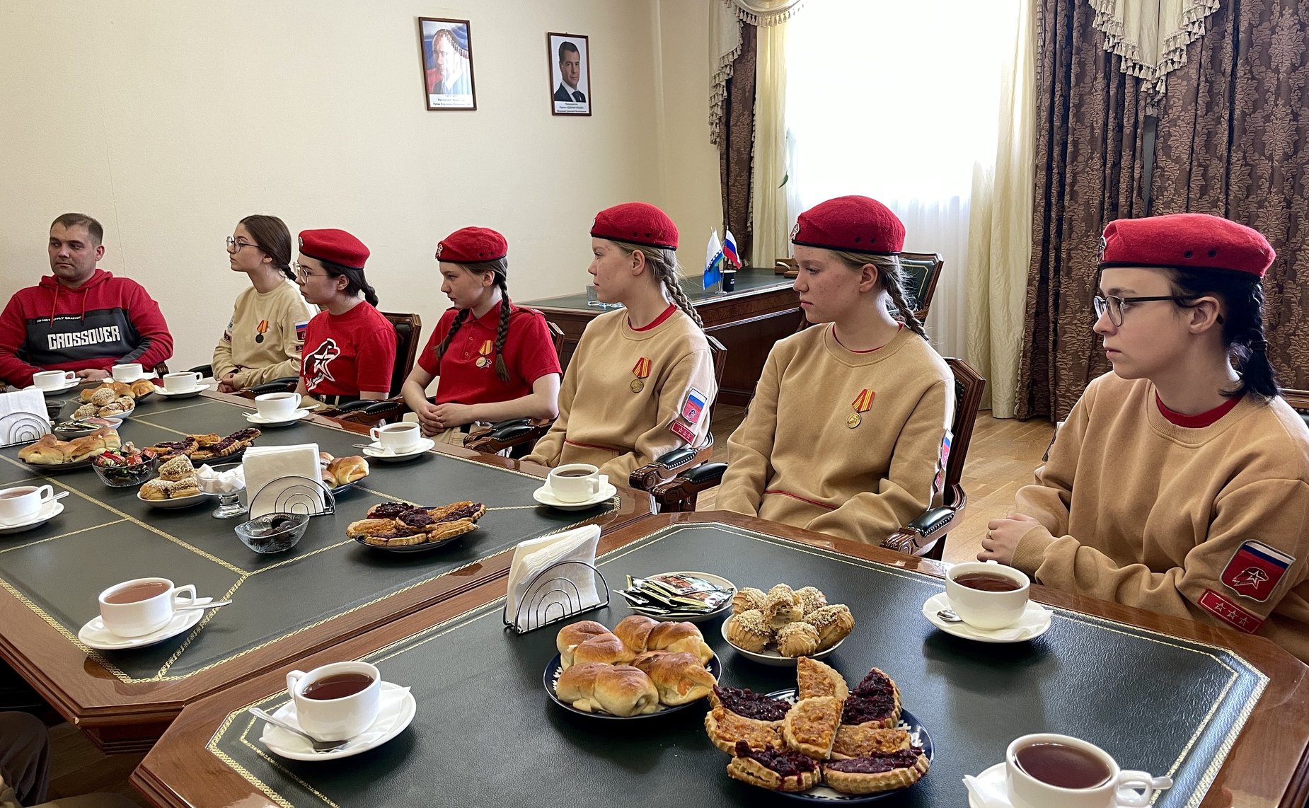 Александр Лутовинов в ходе региональной недели провел встречу с юнармейцами Ненецкого автономного округа