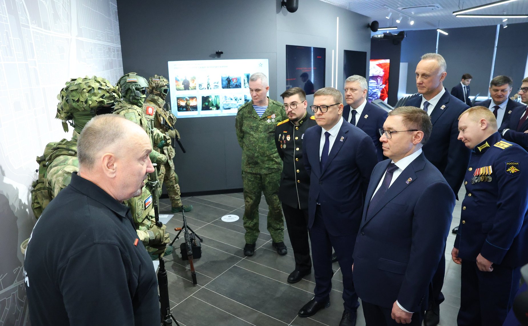 Владимир Якушев посетил Музей СВО в рамках рабочей поездки в Челябинскую область