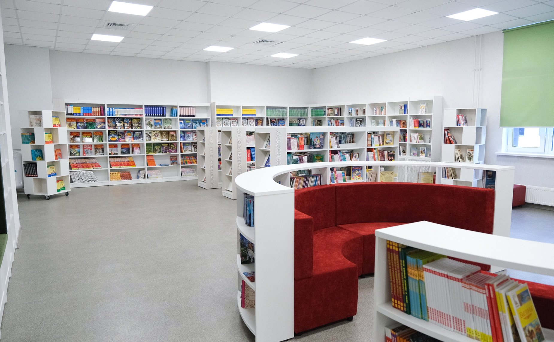 В рамках работы Х Парламентского форума «Историко-культурное наследие России» в Великом Новгороде Валентина Матвиенко посетила детскую общеобразовательную школу имени Г.Р. Державина и Дом музыки имени С.В. Рахманинова