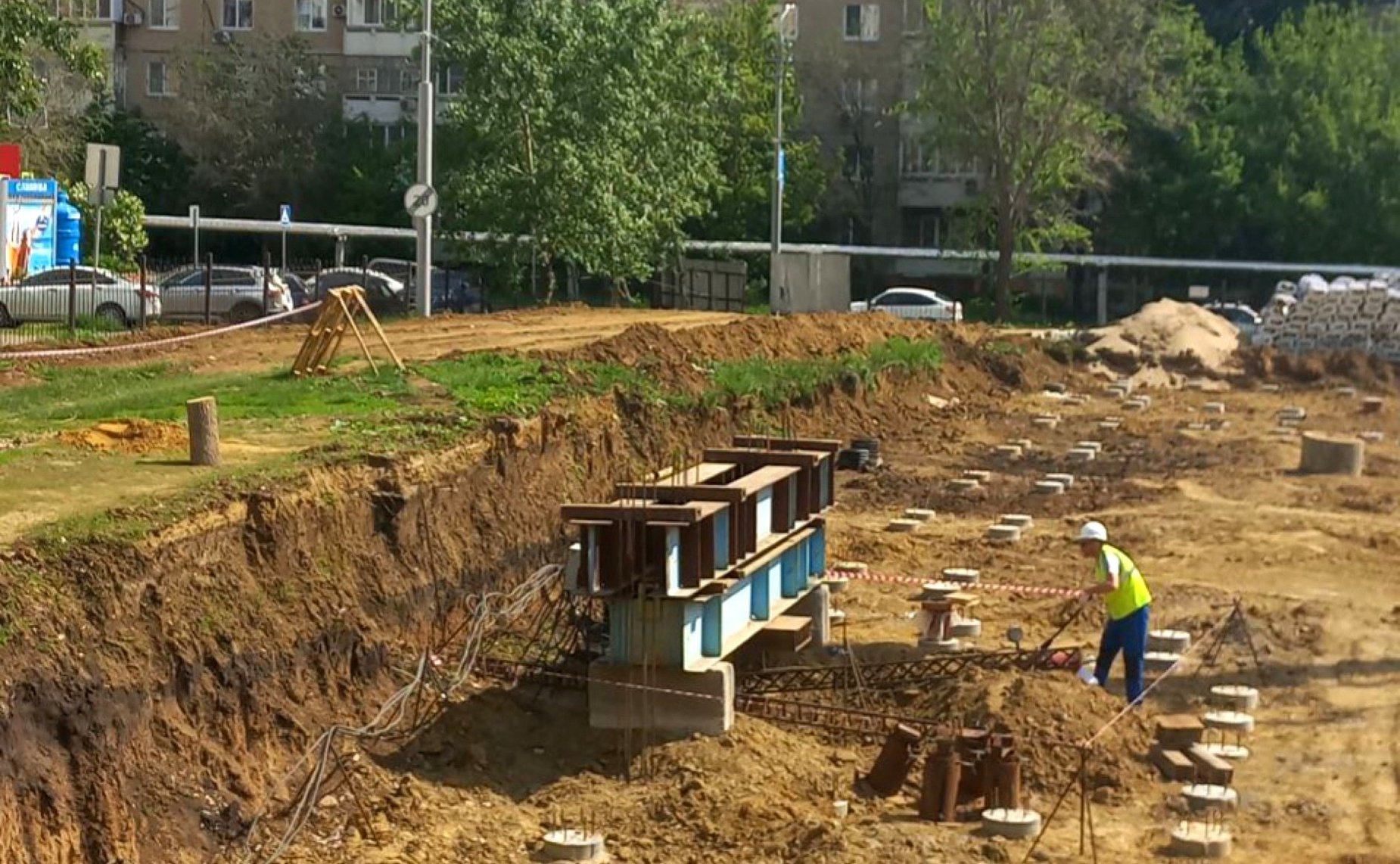 Валерий Радаев в рамках работы в регионе проконтролировал ход капитального ремонта образовательных учреждений