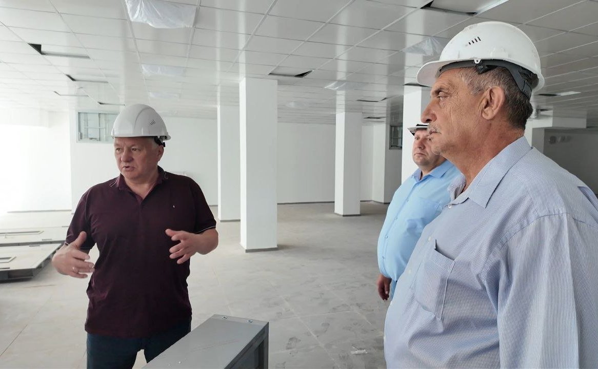 Сергей Михайлов в рамках рабочей поездки проверил ход строительных работ в образовательных организациях Забайкальского края