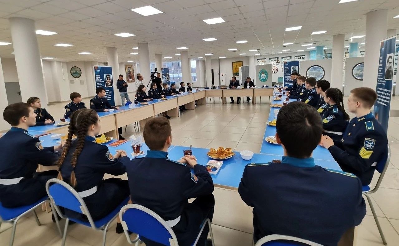 Николай Владимиров встретился с воспитанниками Чувашского кадетского корпуса