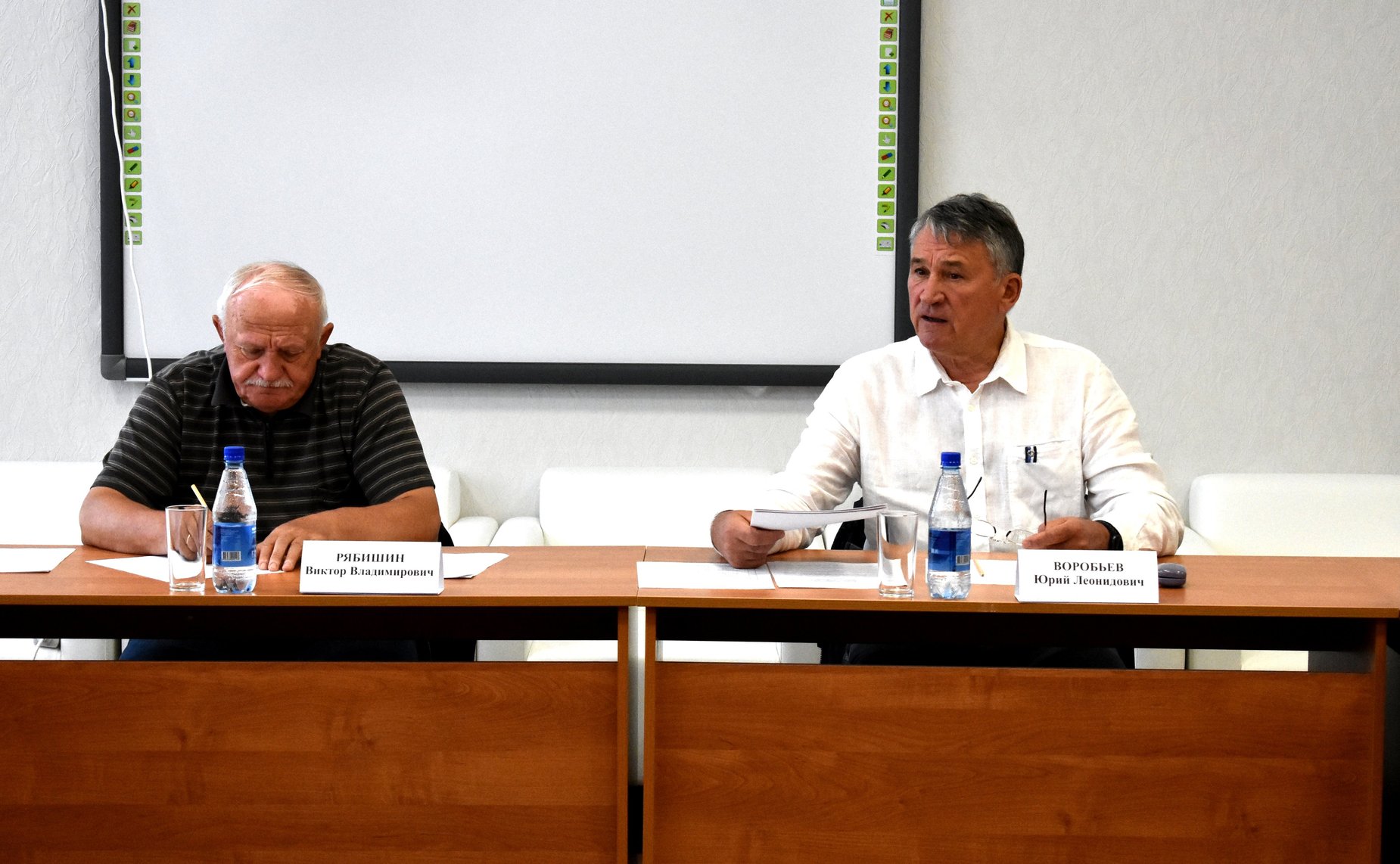 Ю. Воробьев провел совещание в Центре образования, оздоровления детей и развития туризма в Вытегорском районе Вологодской области