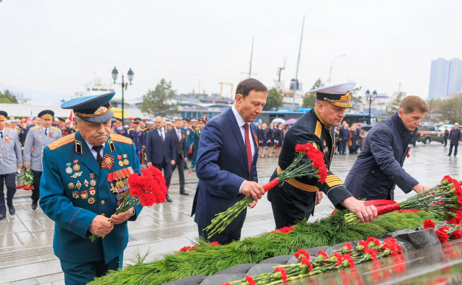 Александр Ролик принял участие в памятных и торжественных мероприятиях, посвящённых празднованию 81-й годовщины Победы в Великой Отечественной войне, прошедших во Владивостоке и Артёме