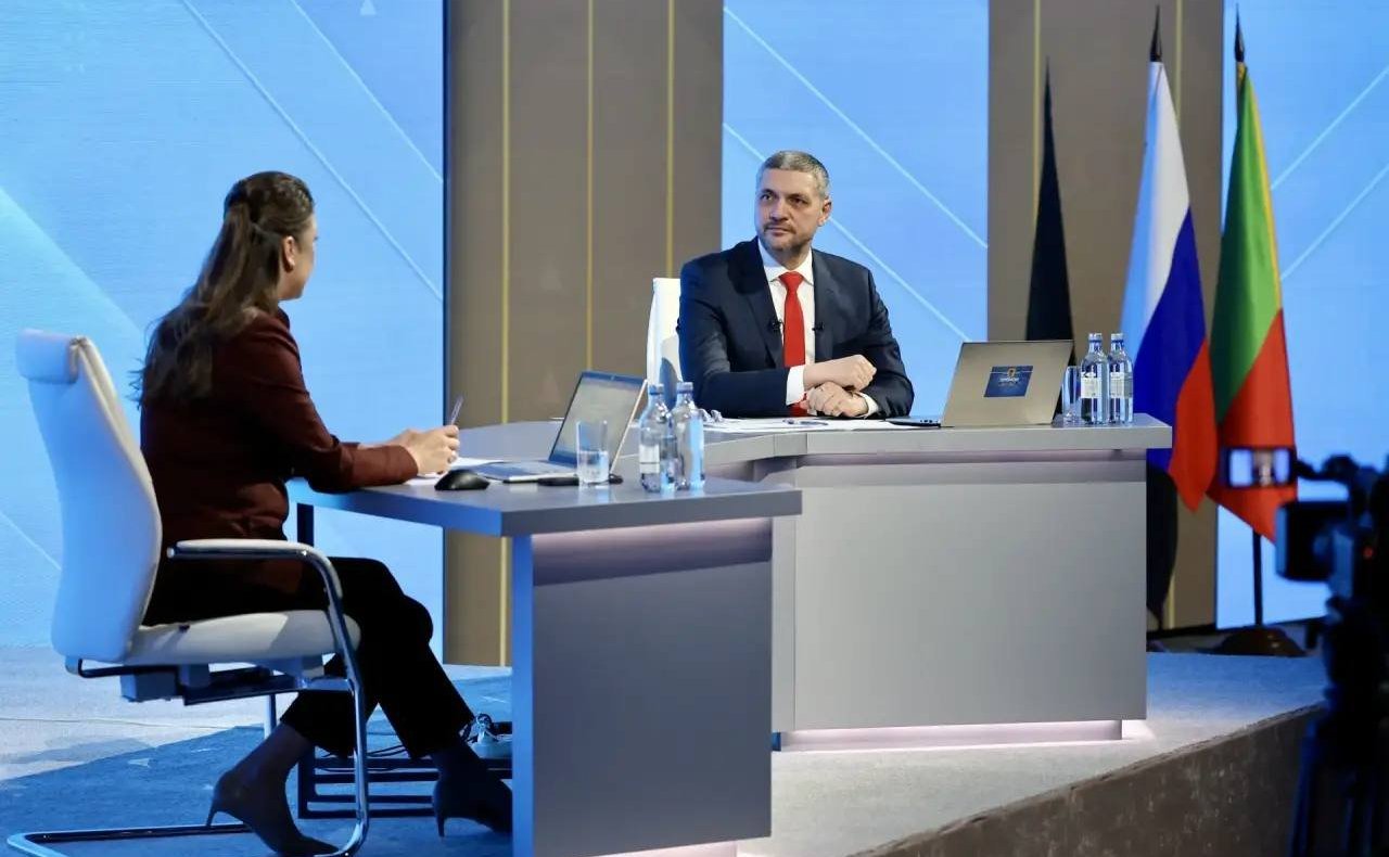 Баир Жамсуев принял участие в «Прямом разговоре» с Губернатором региона Александром Осиповым