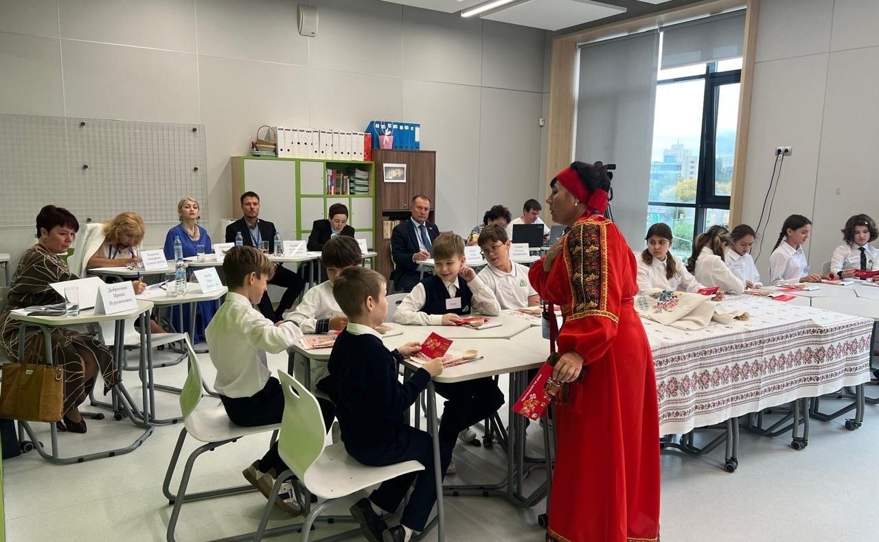 Игорь Мурог принял участие в работе Большого жюри финала Всероссийского профессионального конкурса «Лучший учитель родного языка и родной литературы – 2024» в Казани