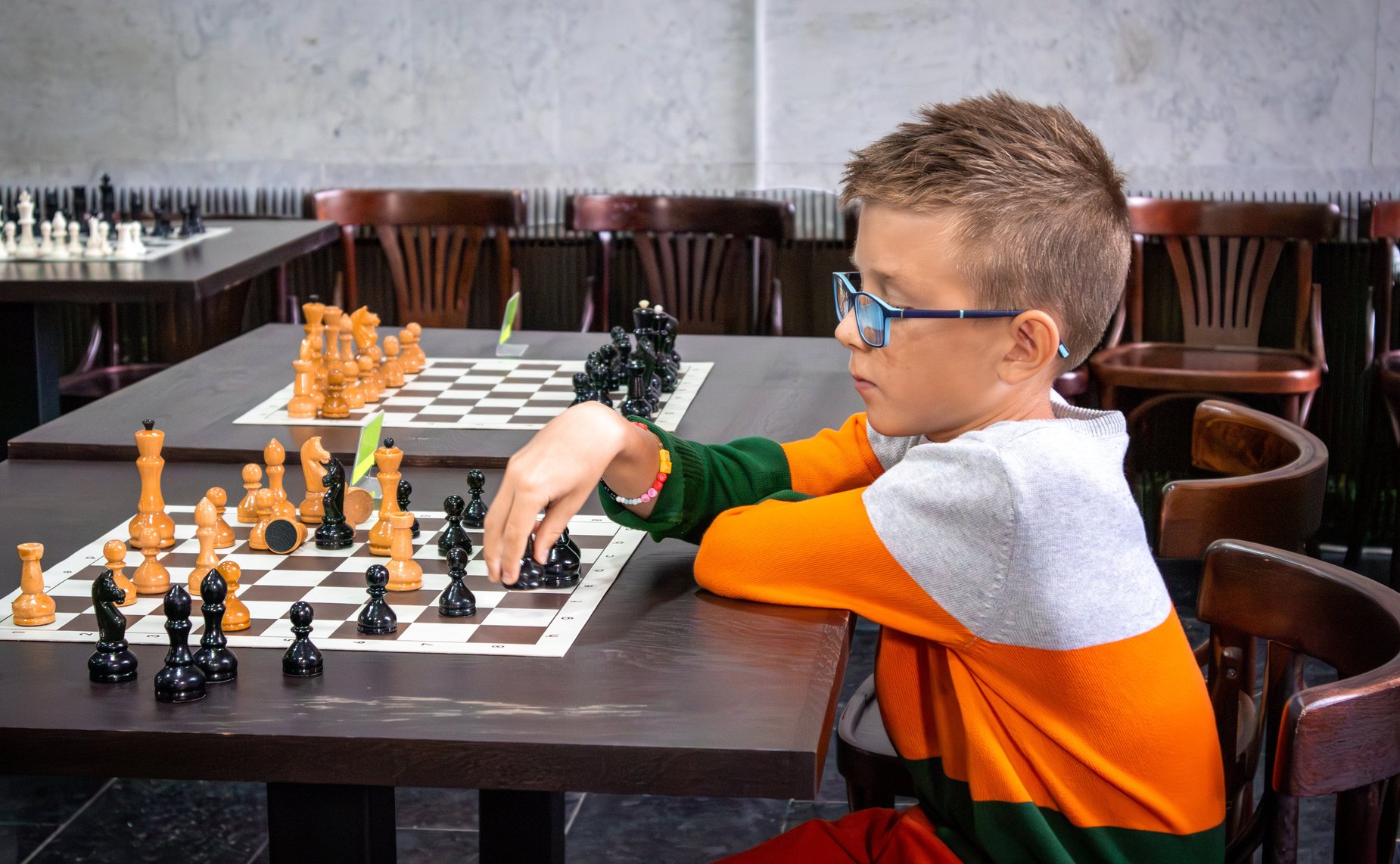 Во время визита в музей-заповедник «Горки Ленинские» Сергей Карякин провел с участниками музейного шахматного клуба сеанс одновременной игры