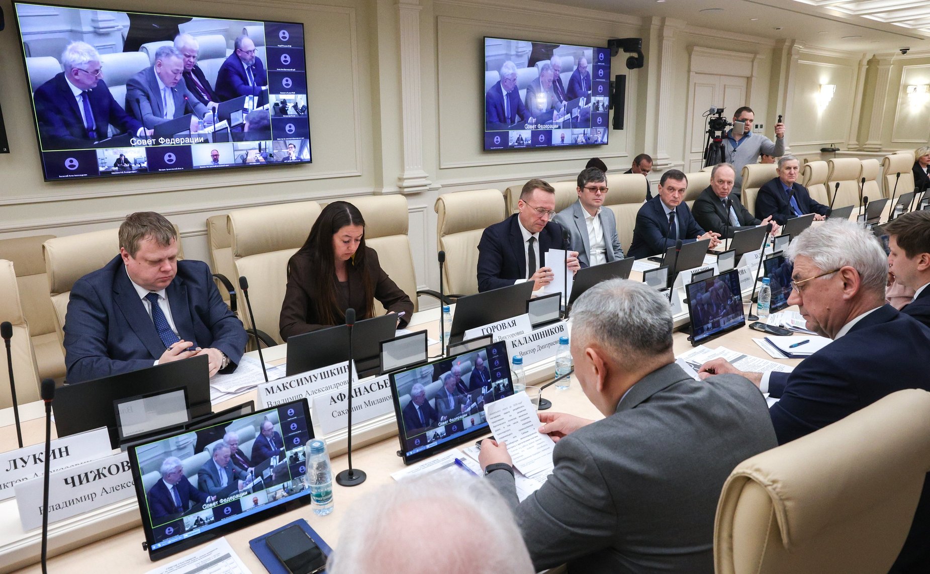 Круглый стол на тему «Арктические порты: новые мощности, судоходство, транспортировка полезных ископаемых»