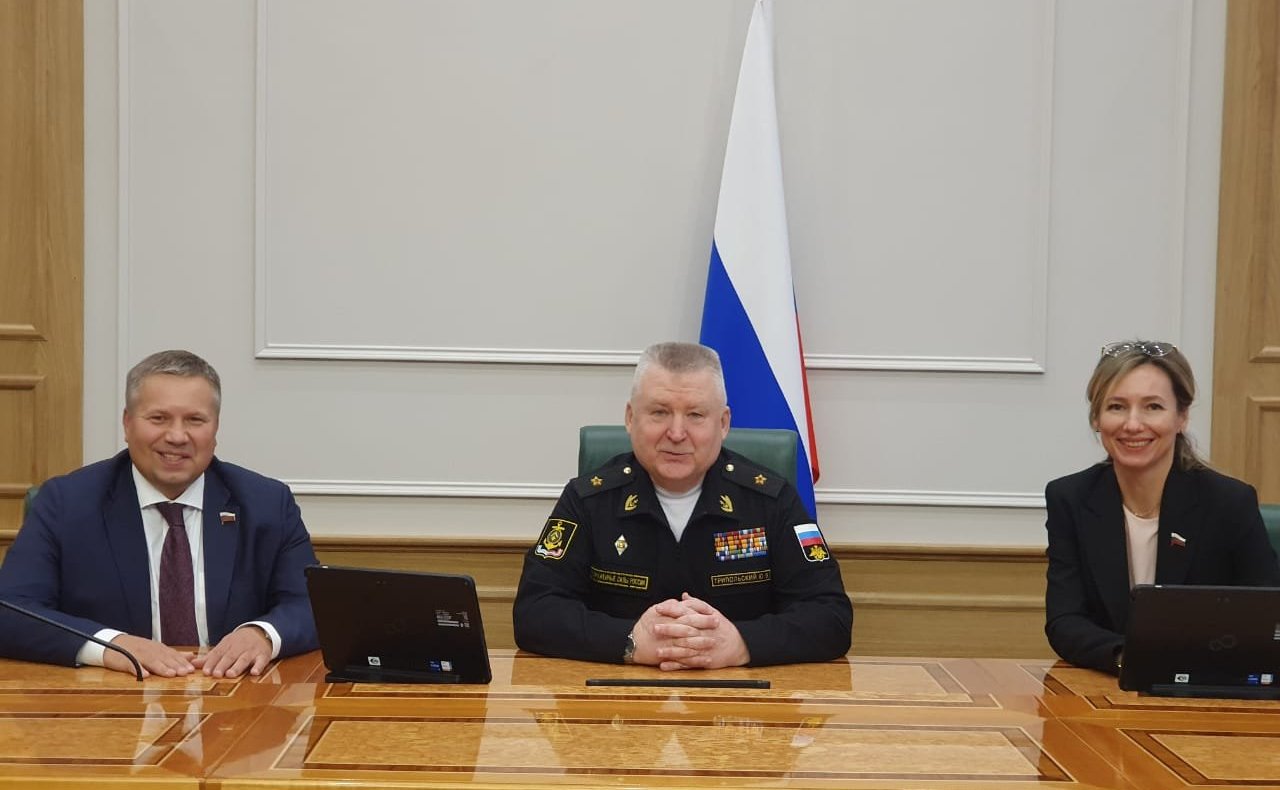 Денис Гусев провёл рабочую встречу с заместителем командующего Северным флотом по вооружению, контр-адмиралом Юрием Трипольским