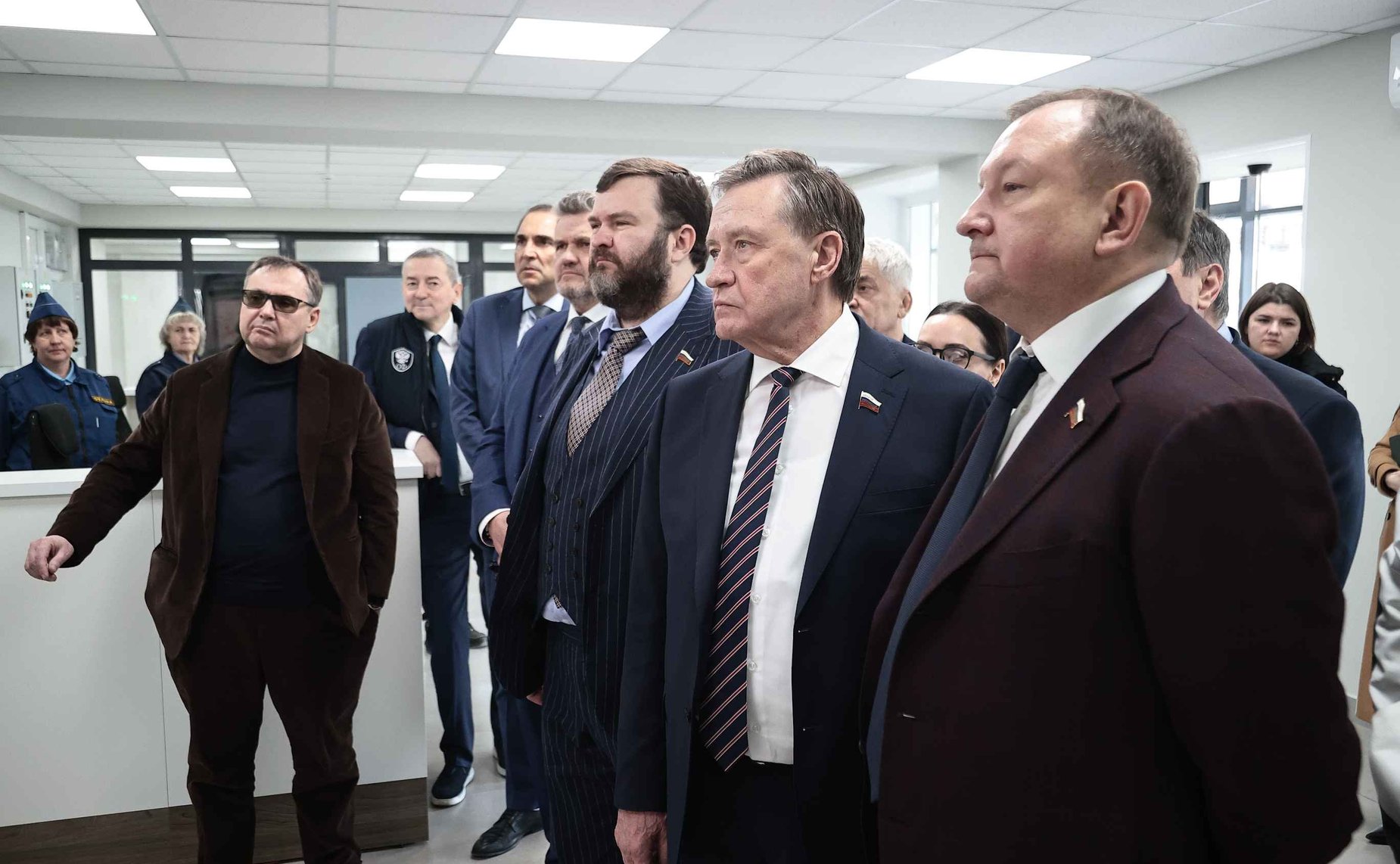 В ходе поездки сенаторам презентовали новую модель автомобиля, который разработан на Ульяновском автомобильном заводе