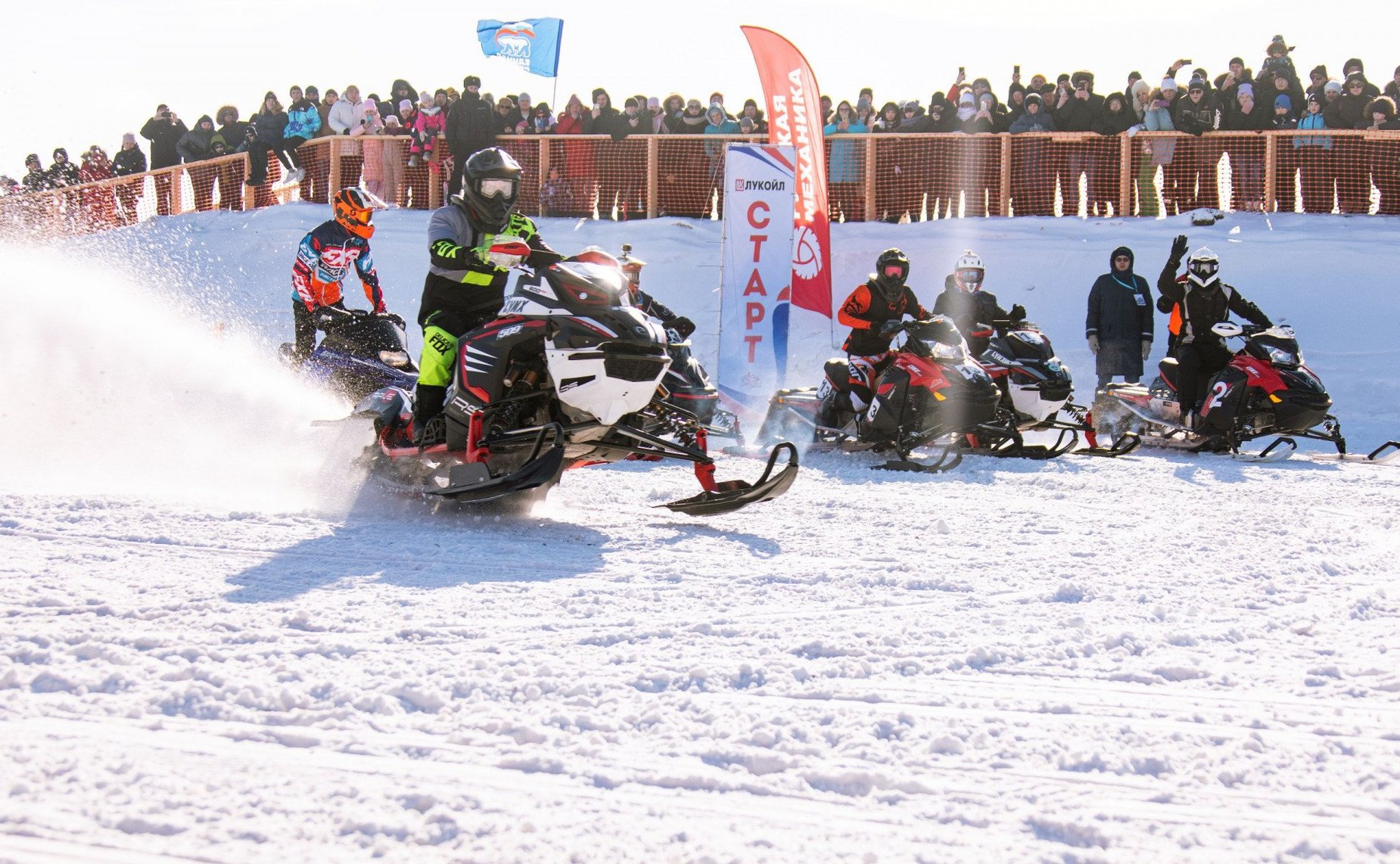 Римма Галушина в ходе поездки в регион приняла участие в традиционном окружном спортивном празднике снегоходной техники
