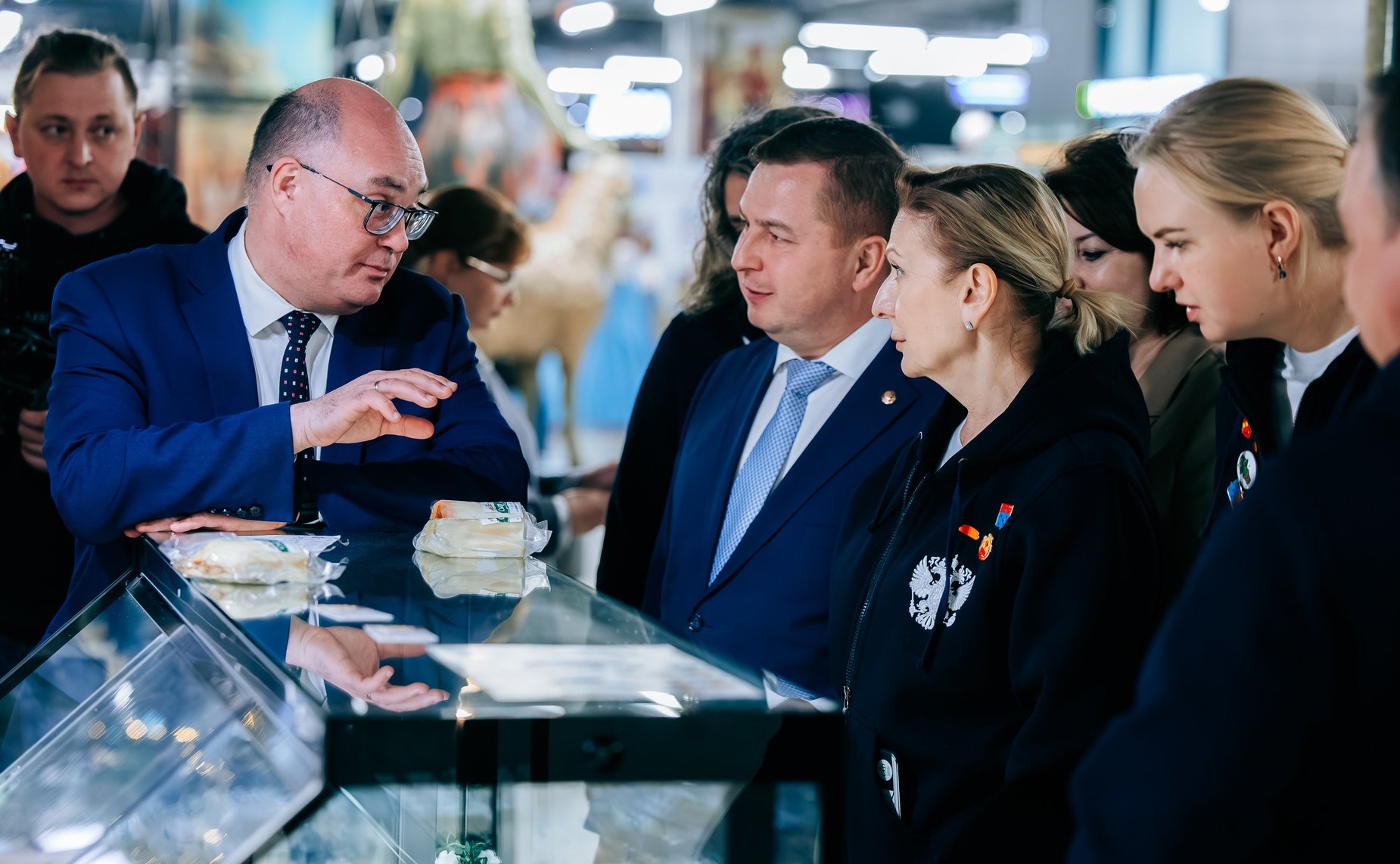 Сенаторы посетили агромаркет «Пехет»