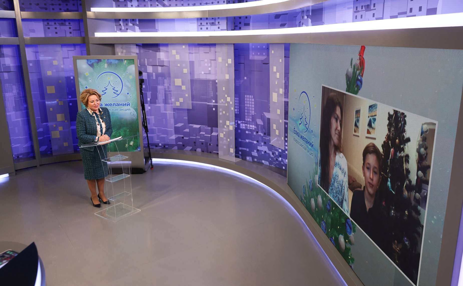 Валентина Матвиенко приняла участие во Всероссийской акции «Елка желаний» и помогла исполниться новогодним желаниям детей в городе на Неве