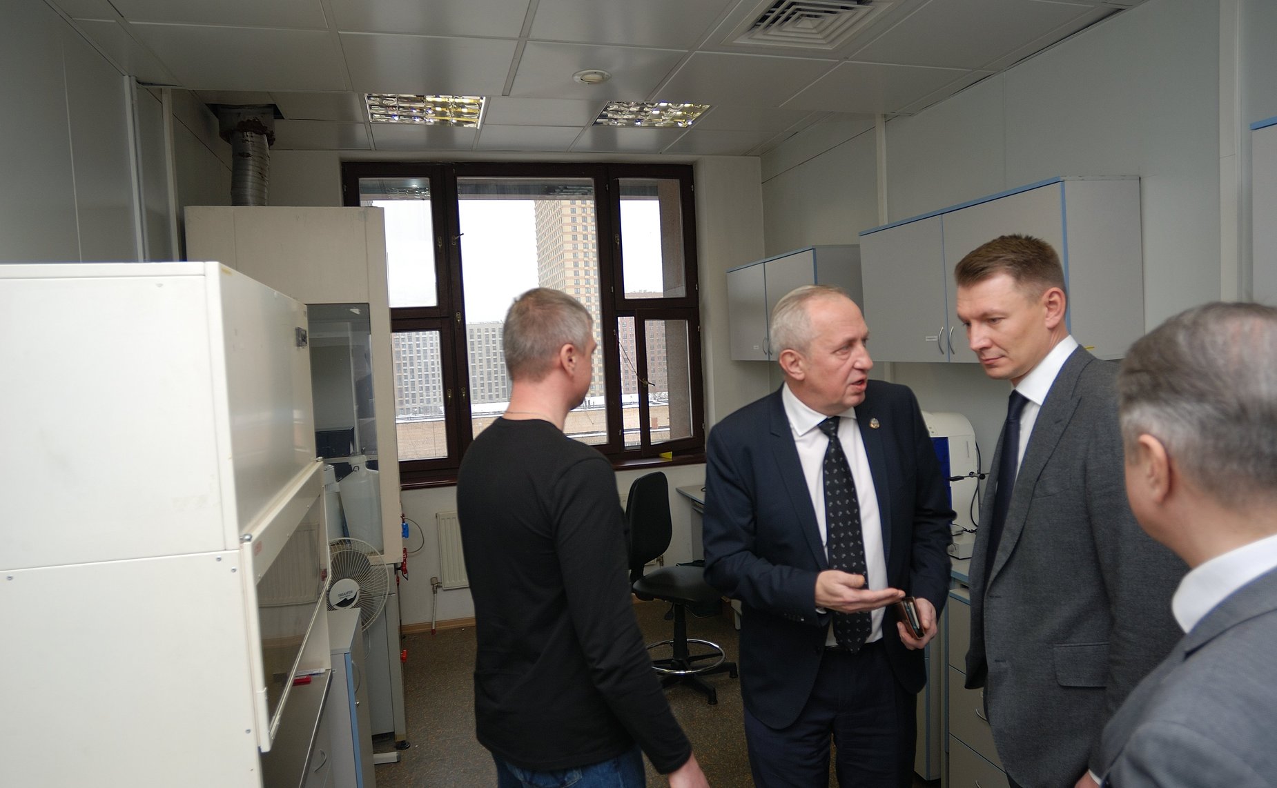 Председатель Комитета СФ по аграрно-продовольственной политике и природопользованию Александр Двойных посетил Федеральный научный центр — Всероссийский НИИ экспериментальной ветеринарии имени К.И. Скрябина и Я.Р. Коваленко РАН