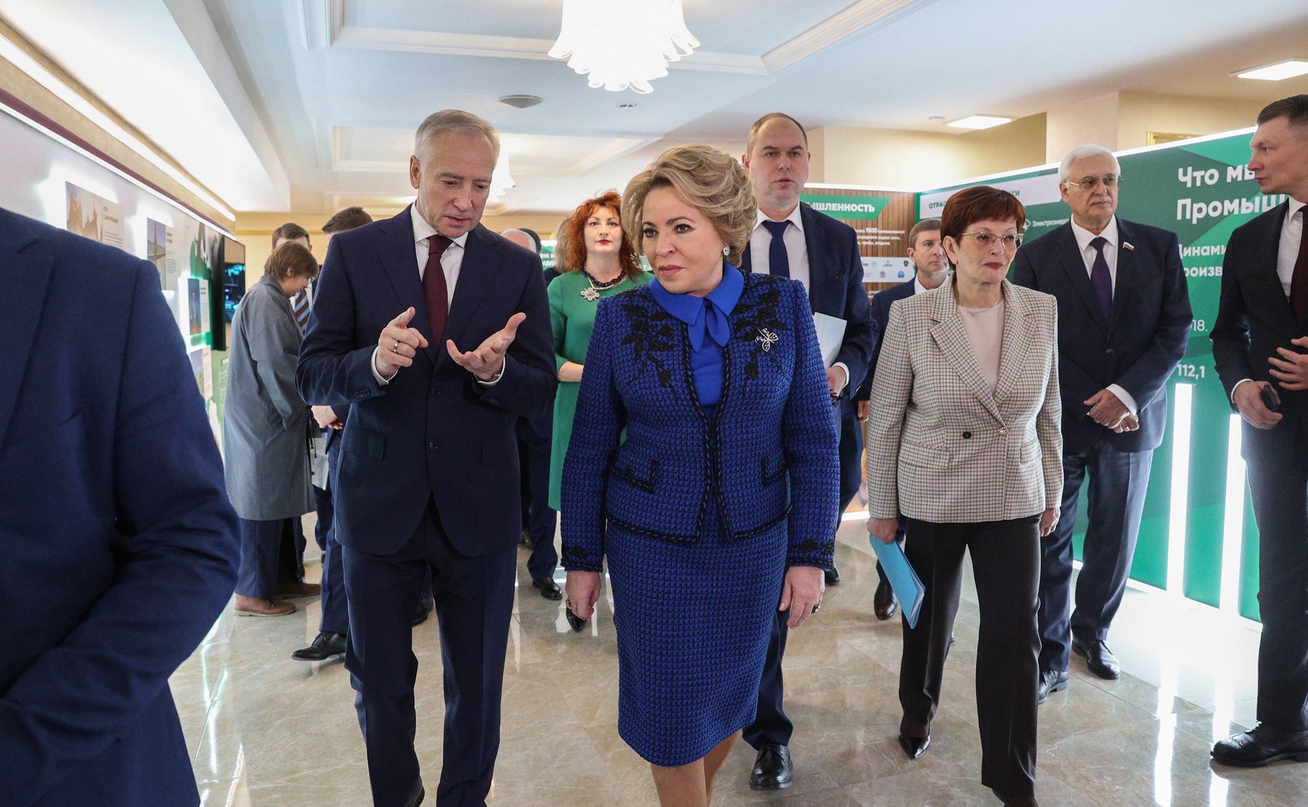 Глава Совета Федерации и губернатор Томской области осмотрели выставку, посвященную региону