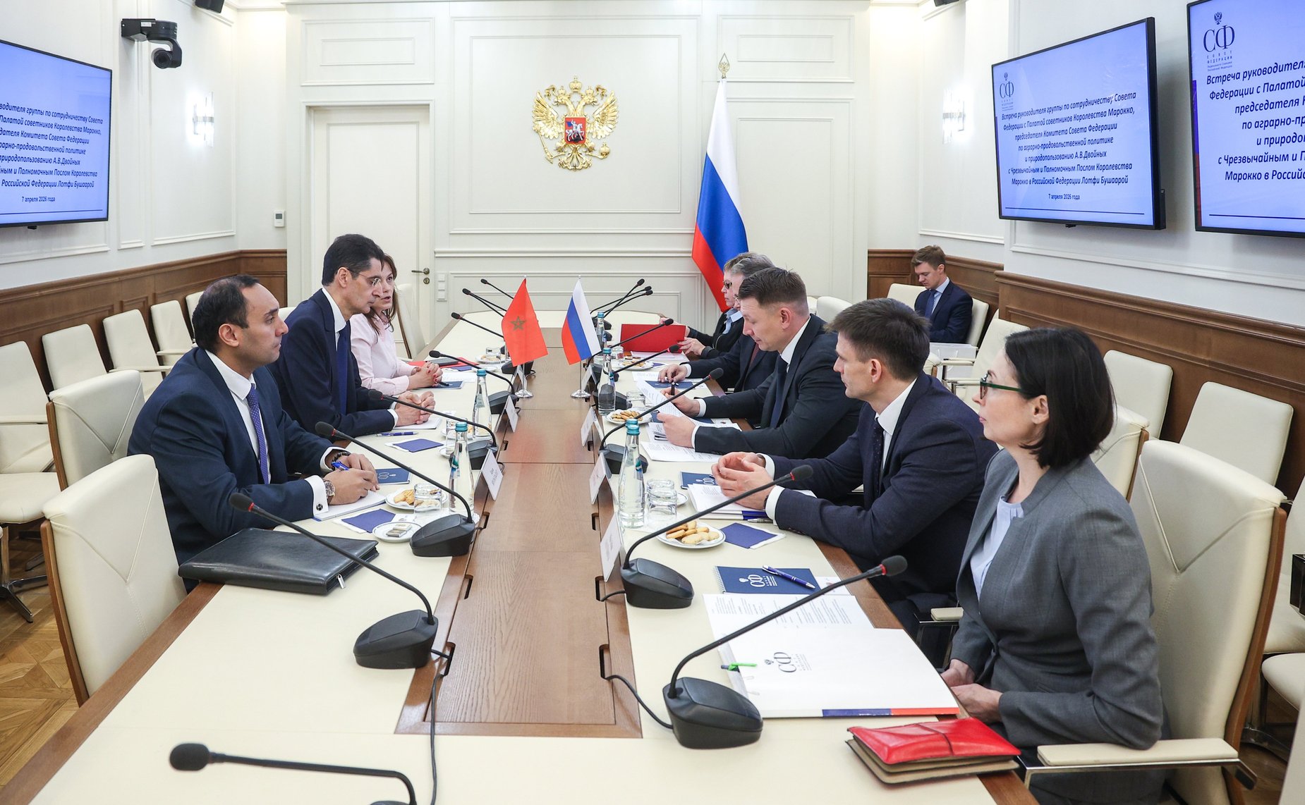 Александр Двойных провел встречу с Чрезвычайным и Полномочным Послом Королевства Марокко в Российской Федерации Лотфи Бушаарой