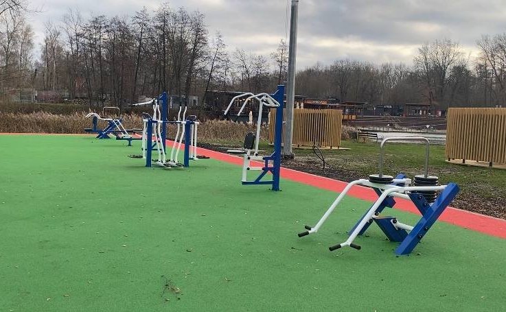 Александр Брыксин проинспектировал в Курске завершение работ по строительству спортплощадки