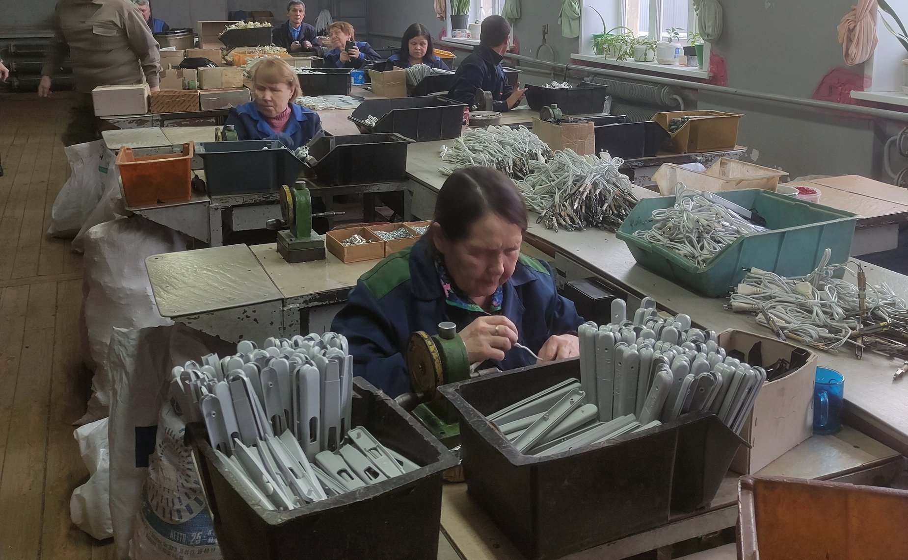 Николай Владимиров в рамках поездки в регион посетил компанию, специализирующуюся на производстве электротехнической продукции