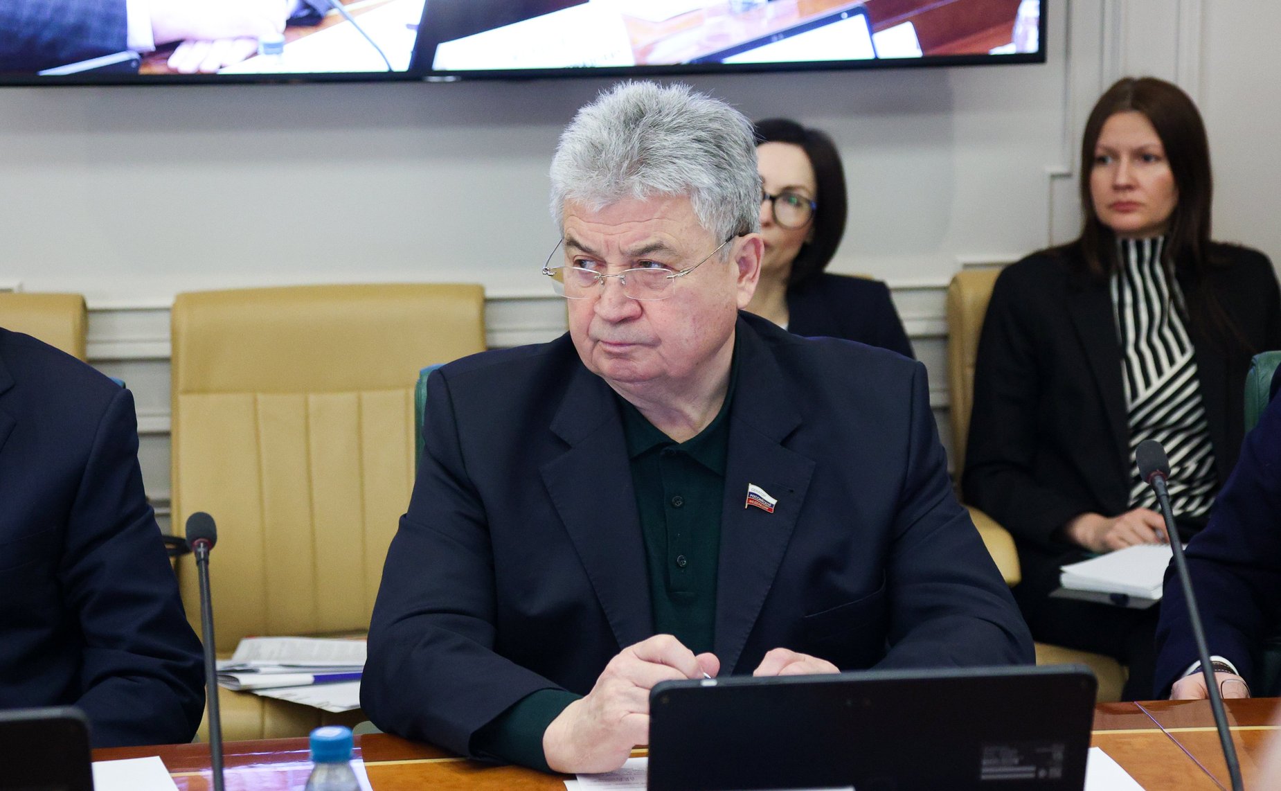 Геннадий Емельянов