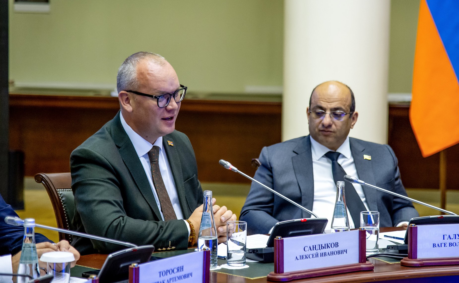 Заместитель Председателя Совета Федерации Юрий Воробьев и заместитель Председателя Национального Собрания Республики Армения Акоб Аршакян провели встречу в Санкт-Петербурге