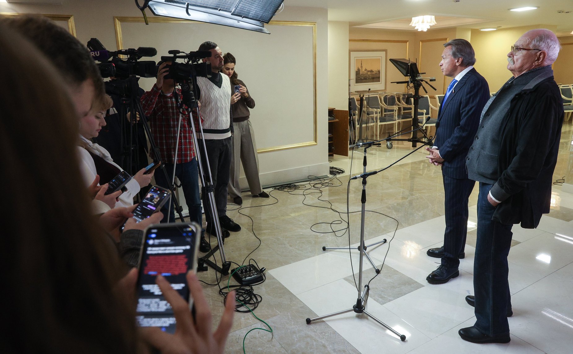 Круглый стол Комитета СФ по конституционному законодательству и государственному строительству «Глобальная схватка за ценности и информационная политика: внешние и внутренние аспекты»