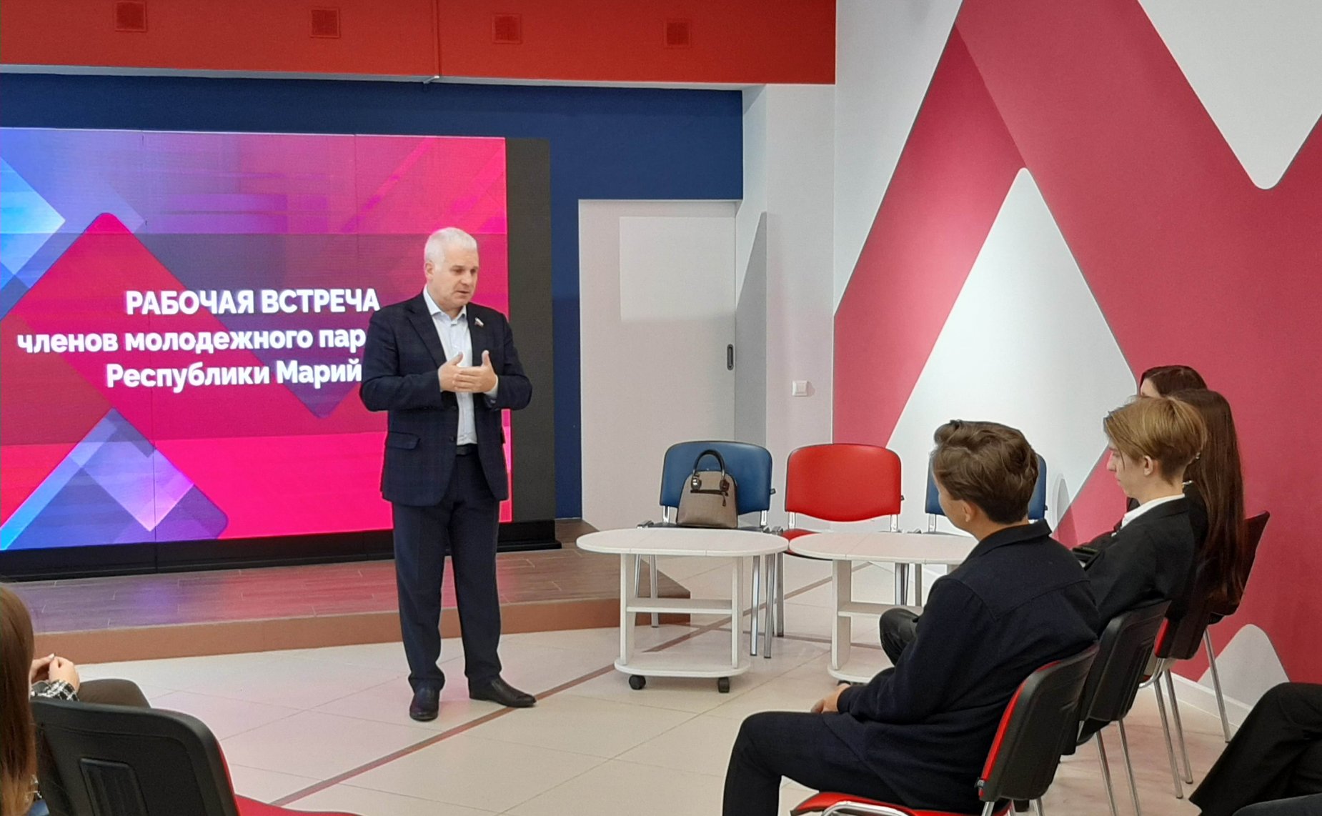 Сергей Мартынов посетил в Йошкар-Оле установочную сессию нового состава Молодежного парламента Республики Марий Эл