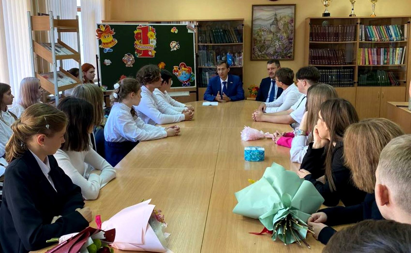 Павел Тараканов принял участие в торжественных линейках и провел открытые уроки в школах Тюменской области