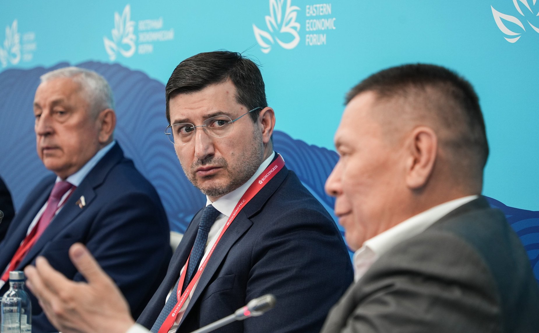 Сессия «Система управления северным завозом: новая реальность». Сенаторы принимают участие в VIII Восточном экономическом форуме