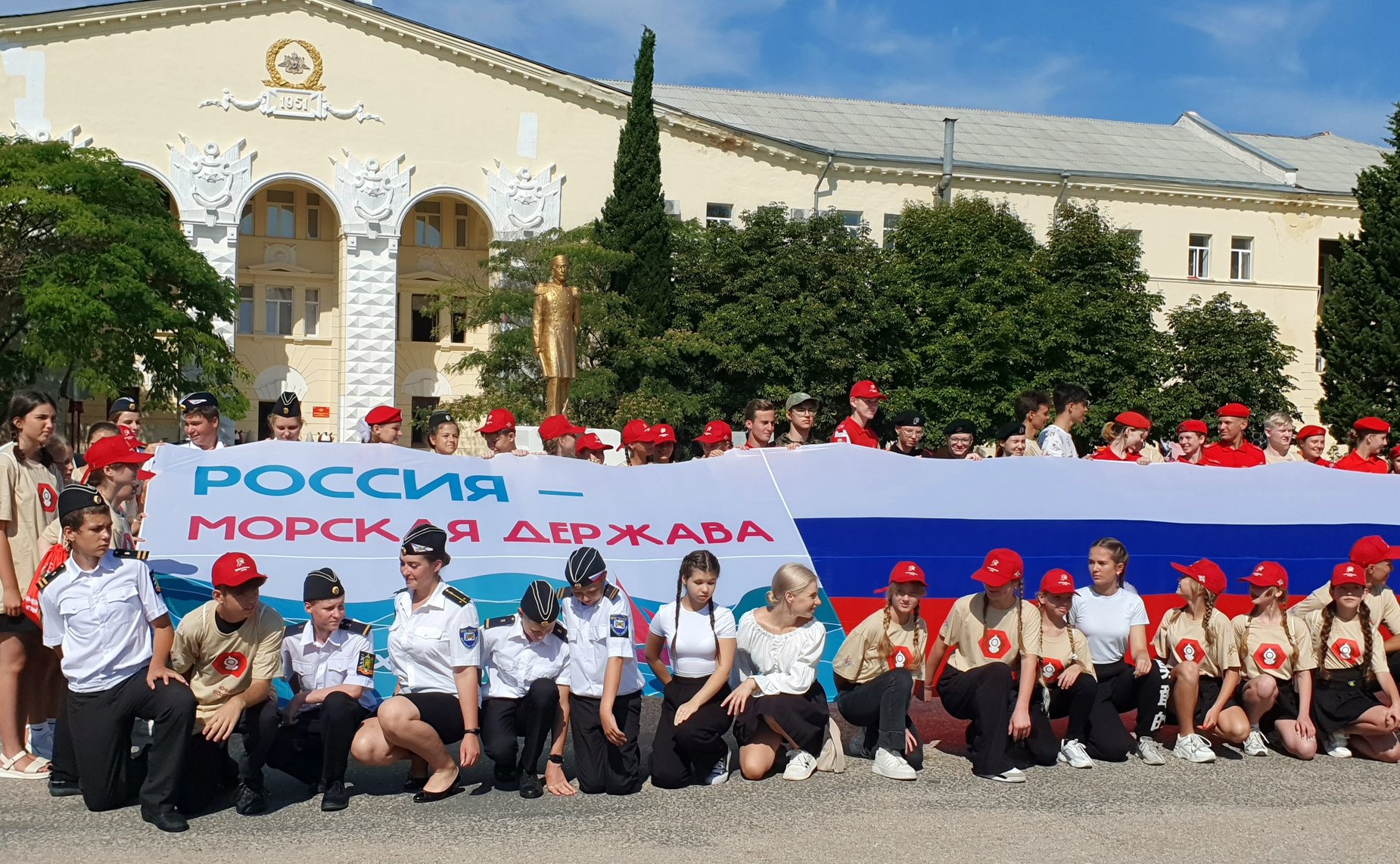 Сергей Колбин вручил лучшим юнармейцам знаки «Юнармейская доблесть»