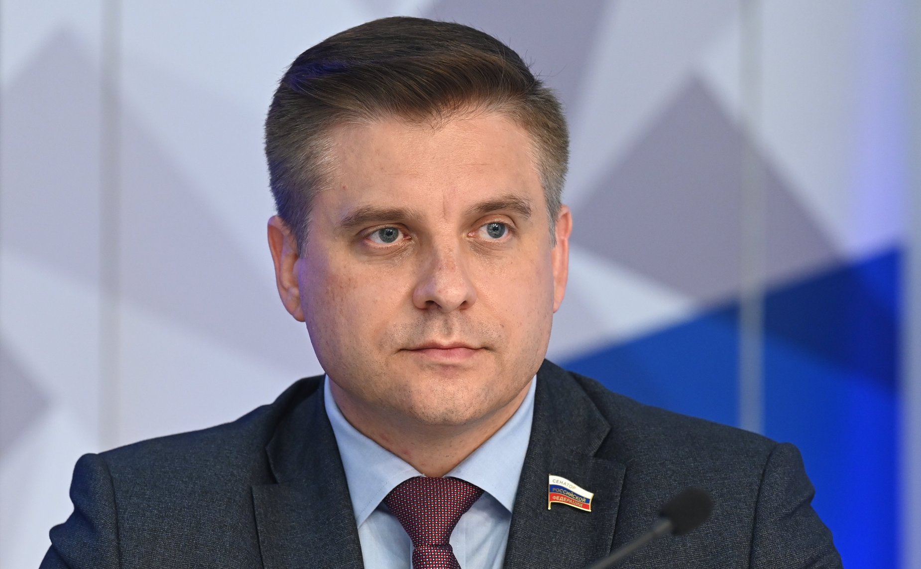 Юрий Архаров