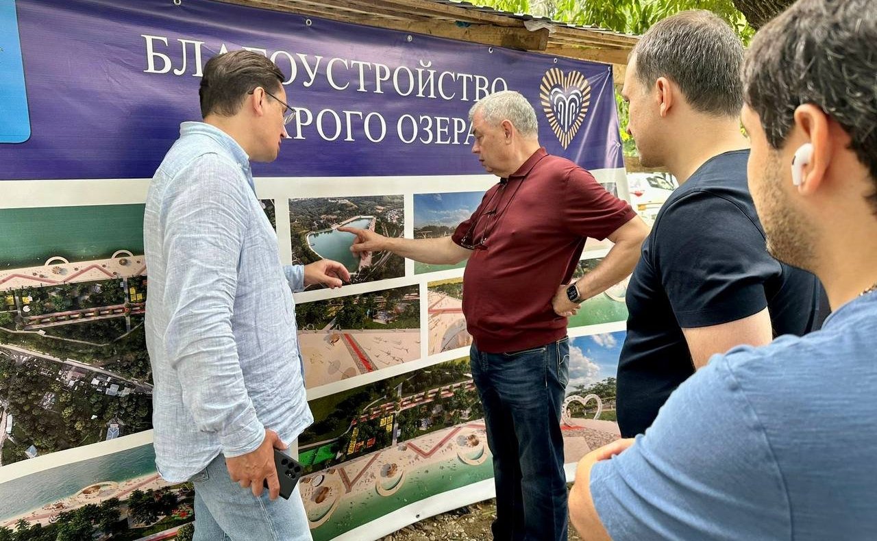 Анатолий Артамонов в рамках рабочей поездки посетил Кисловодск и ознакомился с ходом строительства и реконструкции социальных объектов города-курорта