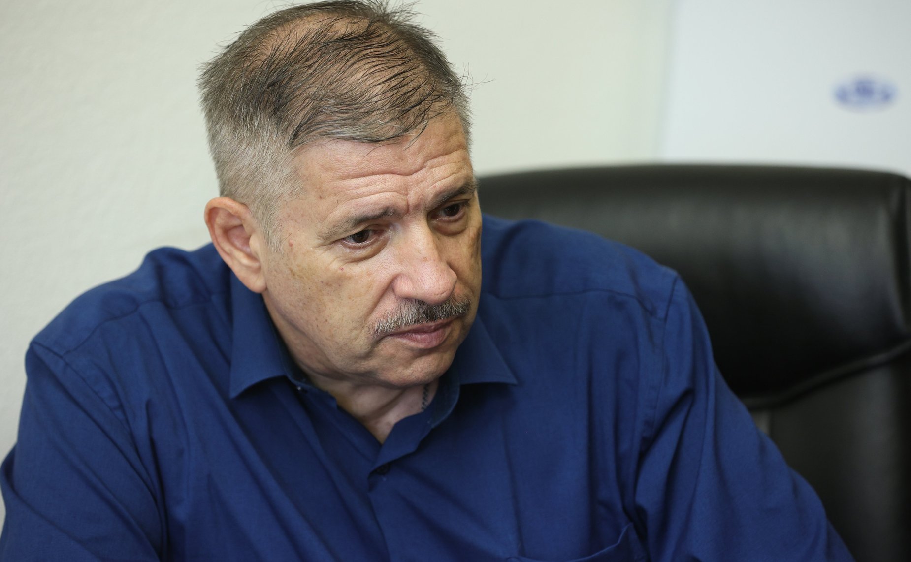 Встреча сенатора РФ Александра Савина с членом Союза писателей ЛНР Ф. Савенковой и писателем А. Конторовичем