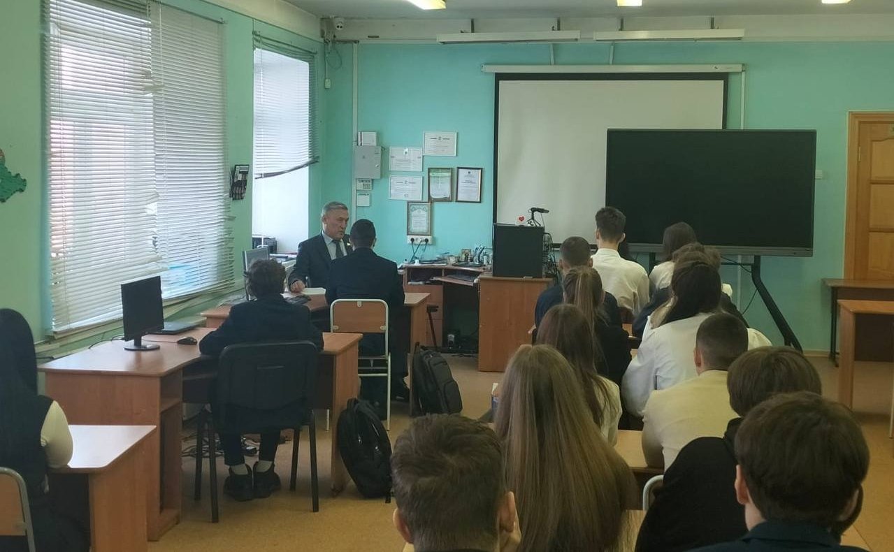 Юрий Валяев: С молодежью обязательно нужно много разговаривать, это самая благодарная и интересная аудитория