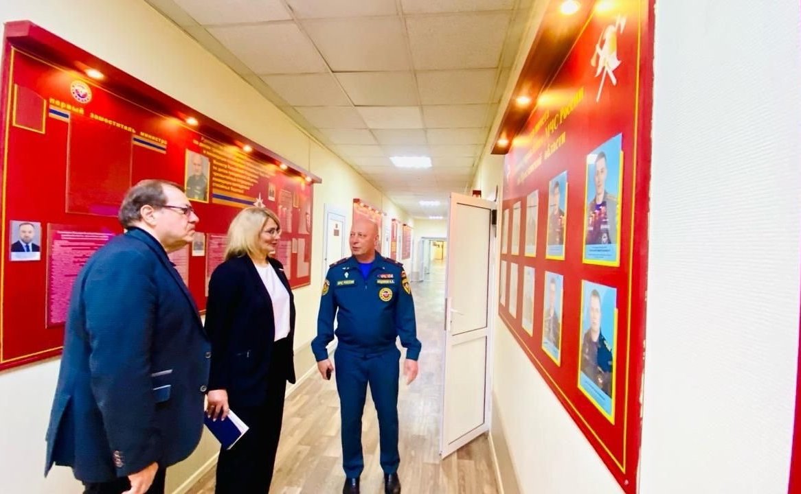 Наталия Косихина и Александр Русаков посетили Главное управление МЧС России по региону