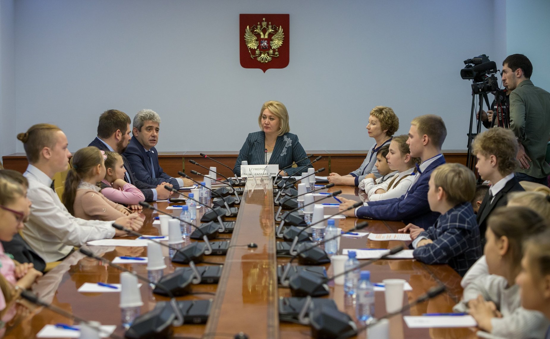 Встреча Л. Гумеровой с победителями Всероссийского конкурса школьных генеалогических исследований «Моя родословная» и Всероссийского интернет-фотоконкурса «Семьи счастливые моменты»