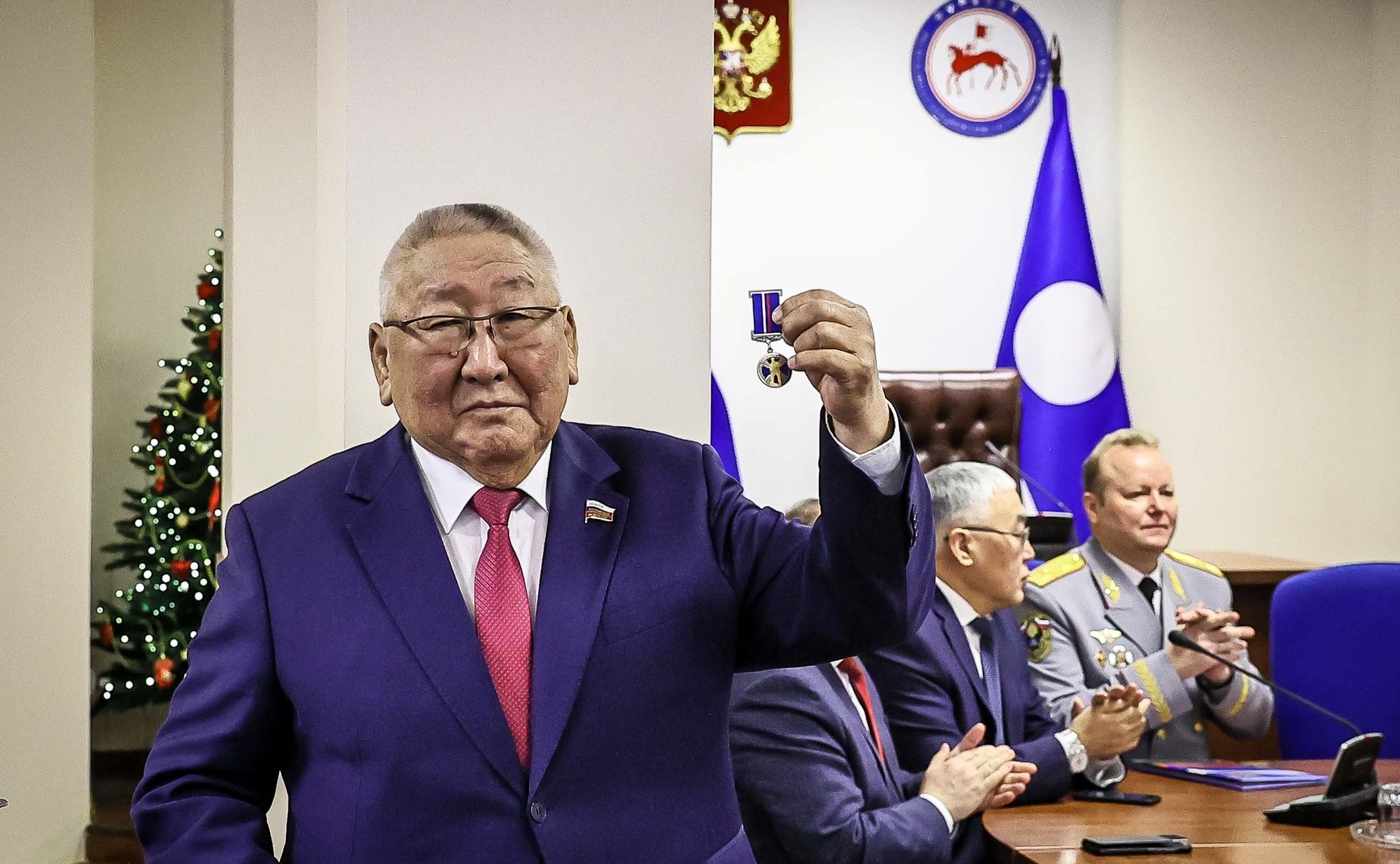 Егор Борисов и Сахамин Афанасьев провели в г. Якутске торжественную церемонию награждения детей-героев