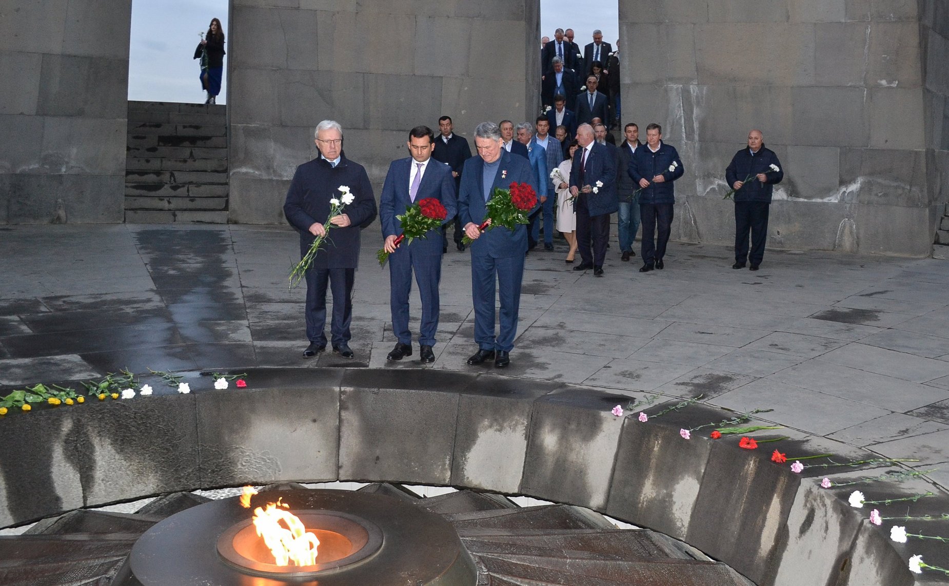 Российская делегация во главе с заместителем Председателя Совета Федерации Юрием Воробьевым передала более 1,5 тысяч учебников для трех армянских школ с обучением на русском языке