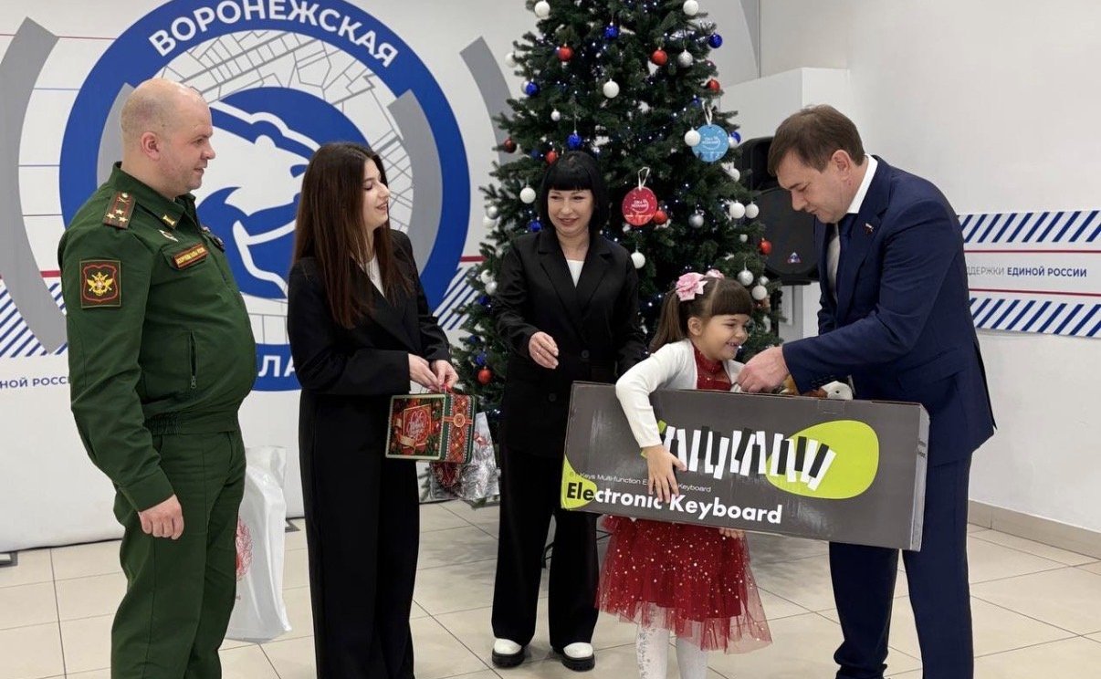 Владимир Нетёсов исполнил мечту юной жительницы Воронежа с «Елки желаний»