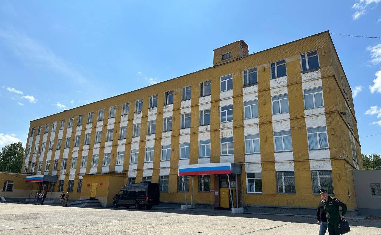 Маргарита Павлова посетила региональный призывной пункт и встретилась с призывниками Челябинской области