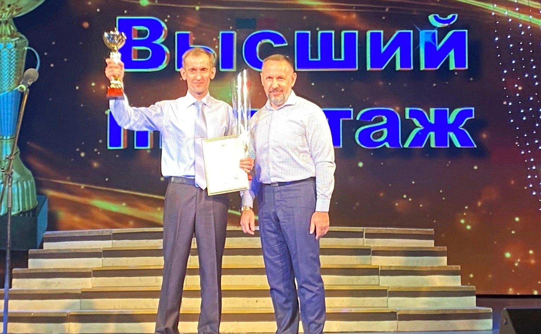 Сенатор Олег Алексеев поздравил жителей с Днем флага и приветствовал победителей профессионального конкурса