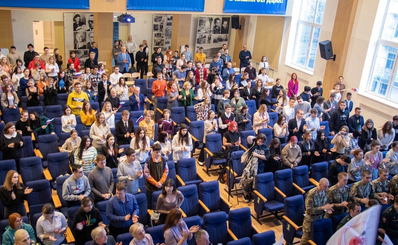 Ирина Кожанова и ансамбль патриотической песни «Трассера» провели концерт-встречу для студентов, преподавателей и гостей Университета мировых цивилизаций имени Владимира Жириновского