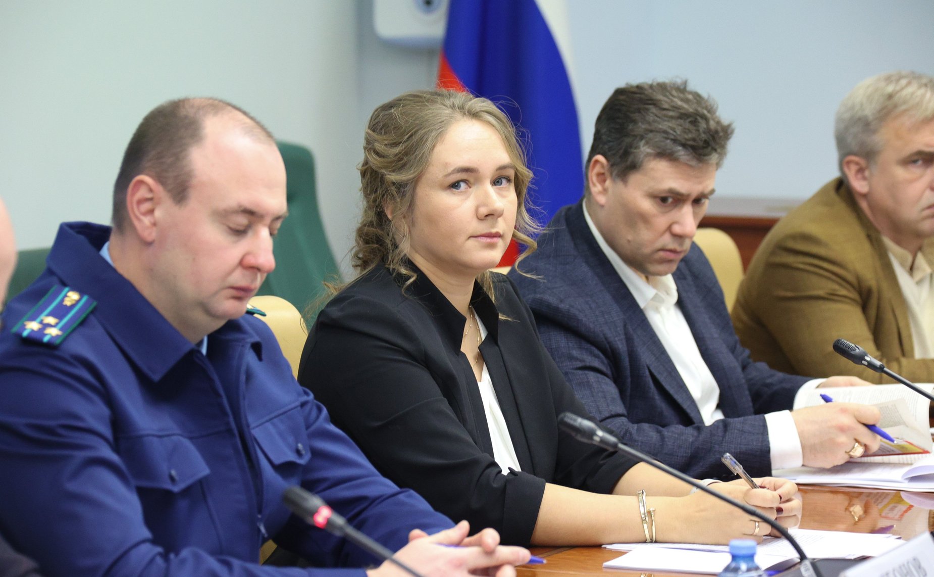 Круглый стола Комитета СФ по конституционному законодательству и государственному строительству «Актуальные проблемы разграничения уголовной и административной ответственности за незаконные действия, причиняющие вред атмосферному воздуху»